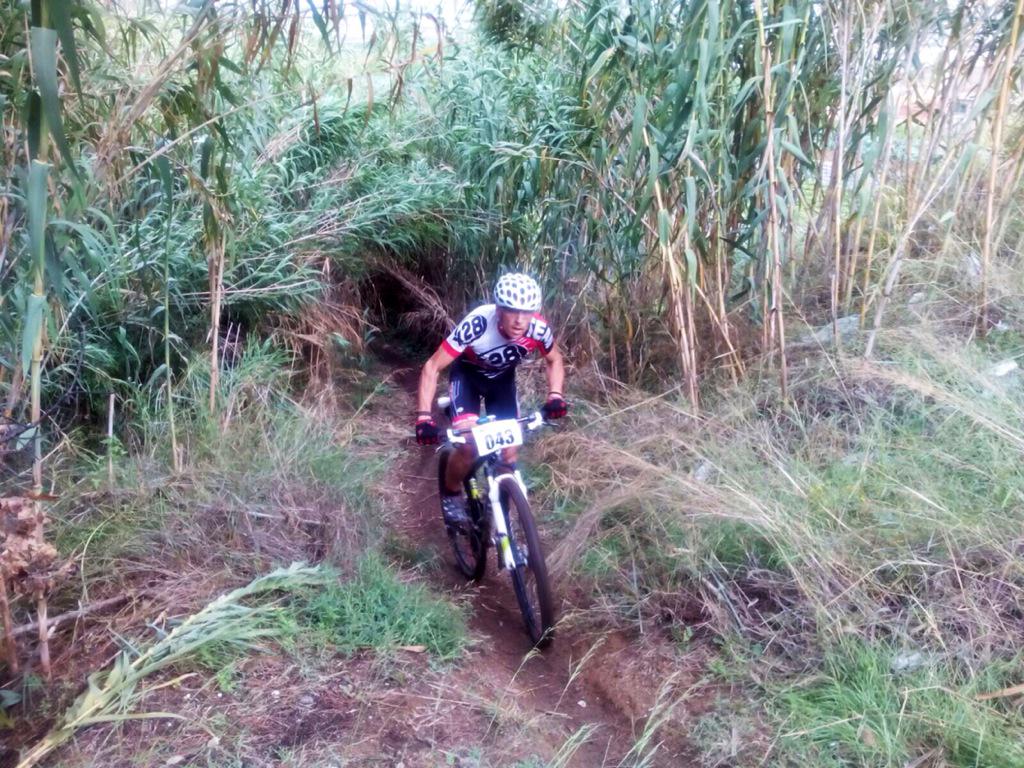 50 corredors a les 1es Dues hores de resistència en BTT