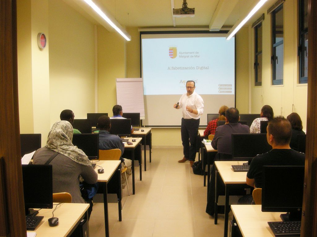 Promoció Econòmica inicia avui el curs d'alfabetització digital per a la recerca de feina