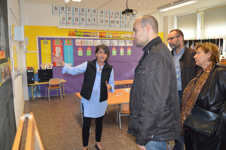 L'alcaldessa visita les obres de millora que s'han fet a l'escola Marià Cubí per renovar la xarxa d'aigua