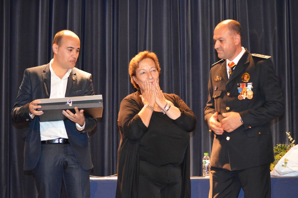 La Policia Local homenatja l'exalcaldessa i l'exregidor de Governació