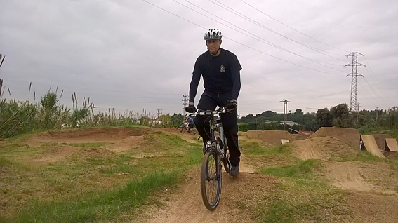 Agents de la Policia Local participen en un curs de conducció específica de bicicletes 