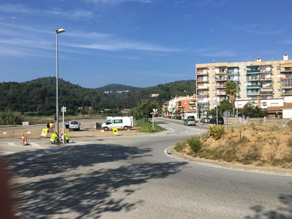 Comencen les obres d'ampliació de la rotonda de l'avinguda Costa Brava