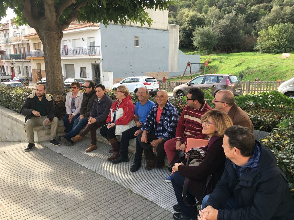 Els veïns de Can Viader fan arribar les seves queixes i propostes a l'alcalde