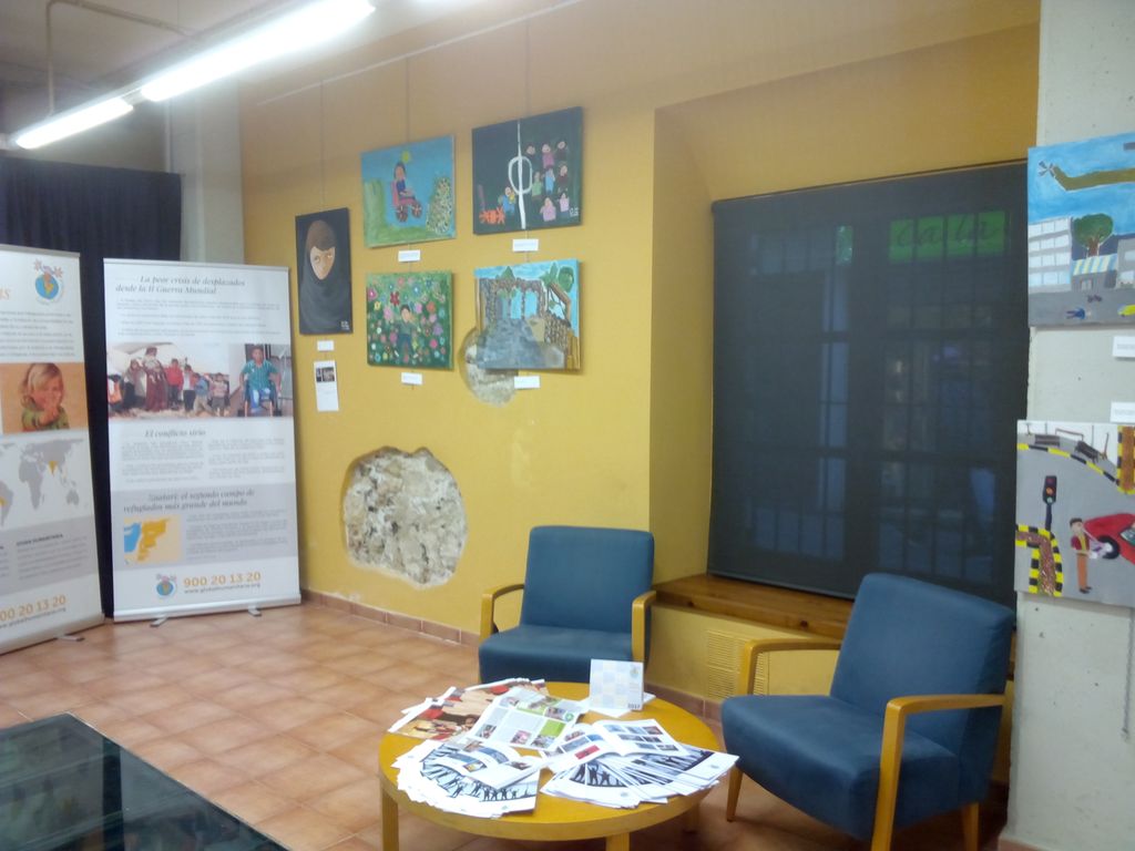 La Biblioteca La Cooperativa exposa quadres pintats per infants siris hospitalitzats a Jordània