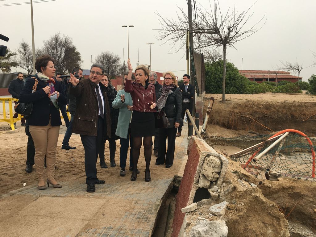 El delegat del govern espanyol visita la zona afectada pels temporals i anuncia la construcció d'una escullera