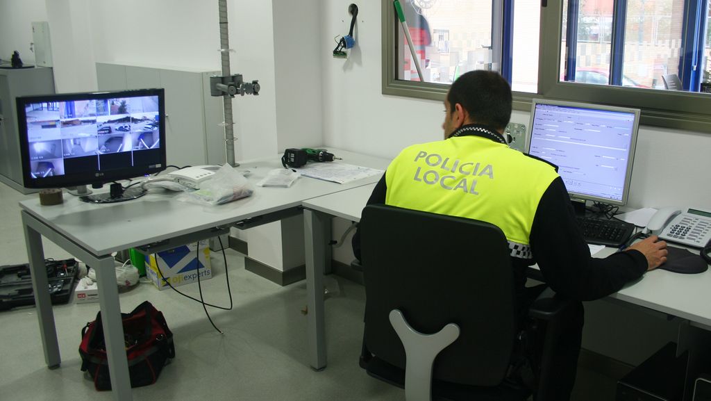 La Policia Local es posa en contacte amb la gent gran per conèixer les seves necessitats