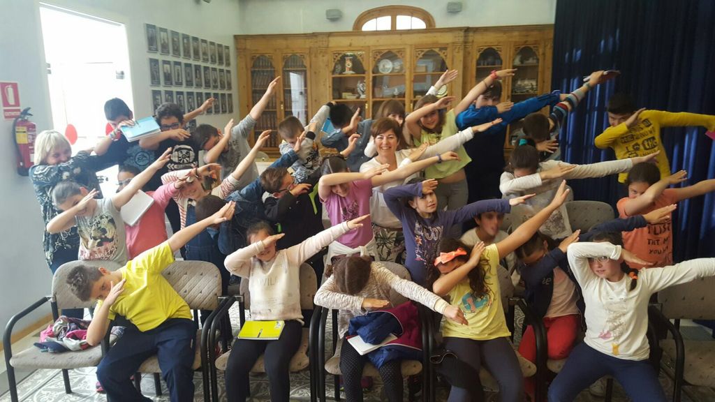 Alumnes de 4t de Primària de les Escoles Fonlladosa visiten l'Ajuntament