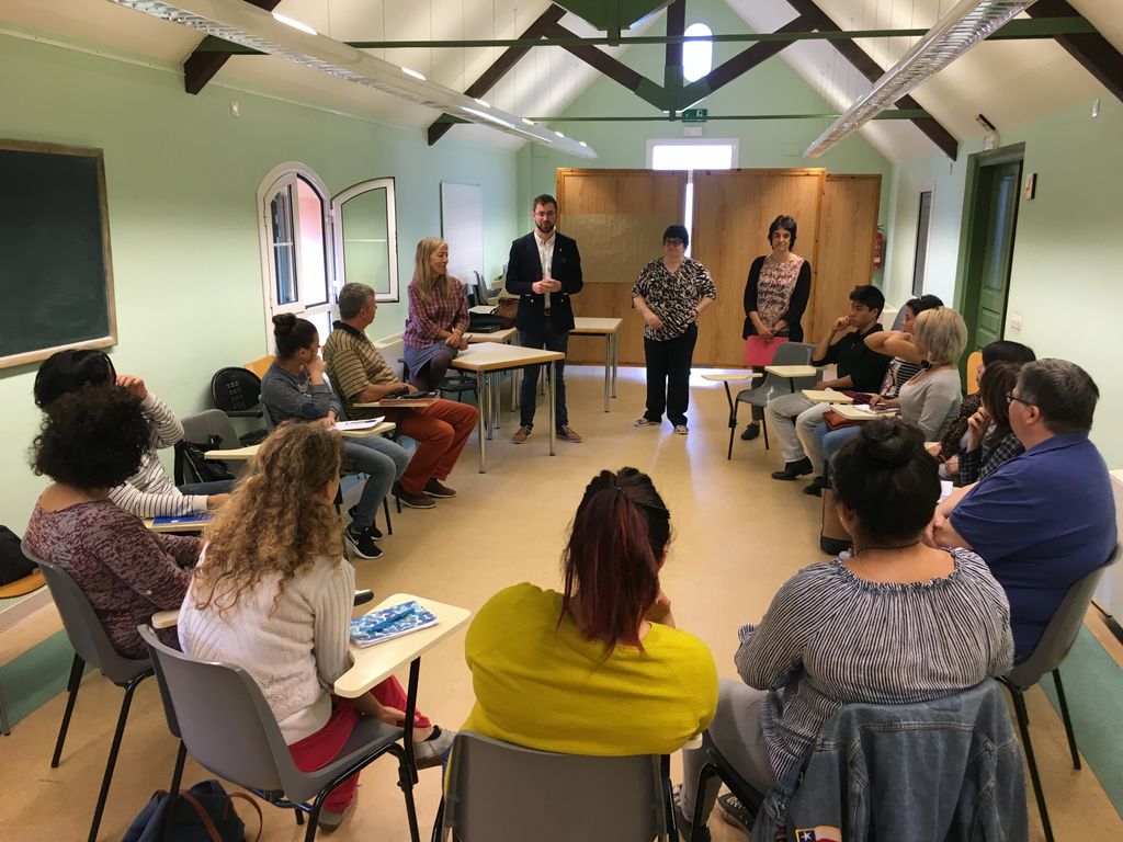 Inserció Laboral i Escola d'Adults donen el tret de sortida al curs de català oral bàsic