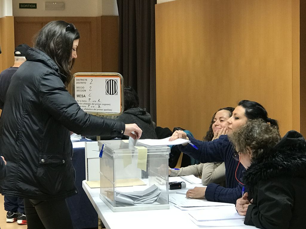 Una participació del 36,26% a les 13 h