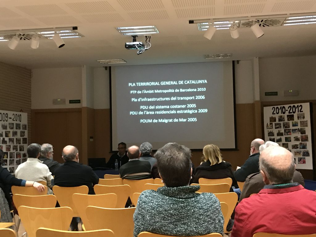 Primer pas per posar fil a l'agulla de l'àrea comercial d'Escultor Clarà