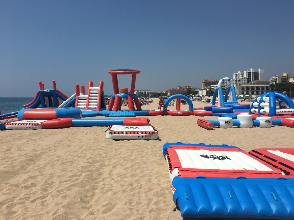 El parc inflable aquàtic de la platja obrirà demà divendres