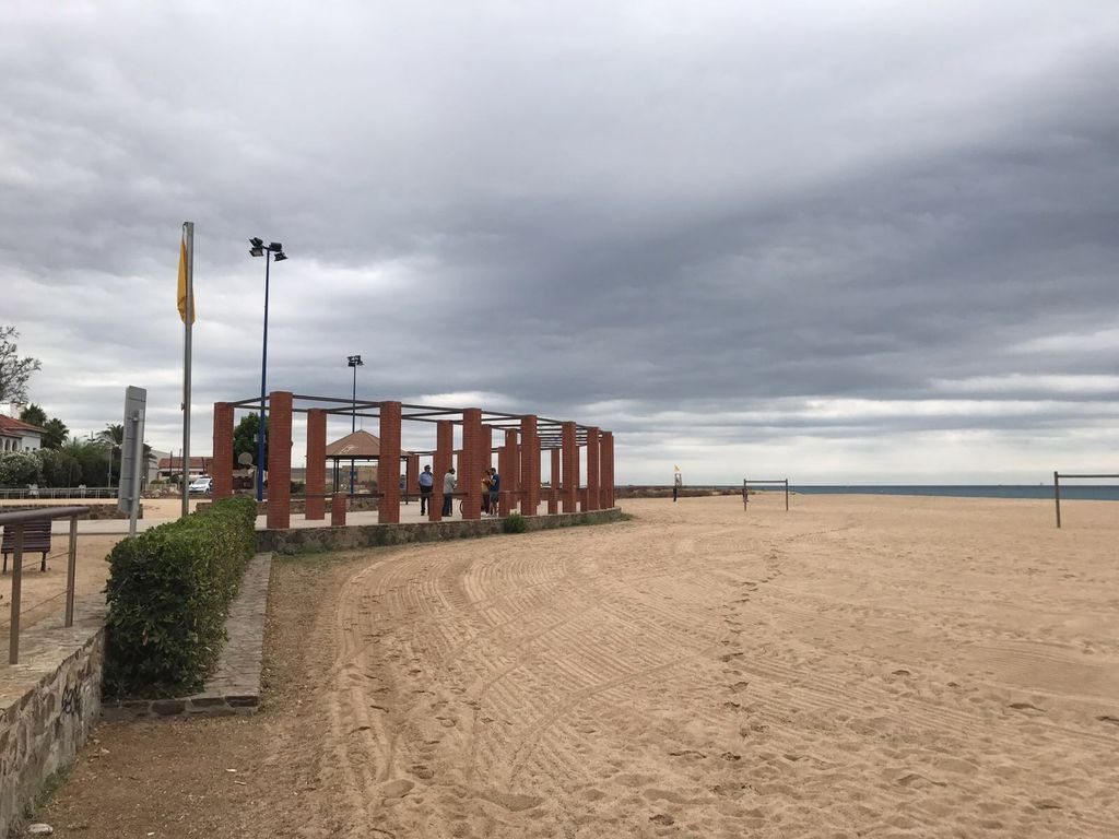 Les Barraques s'ubicaran a la platja, davant de la plaça Xesco Boix