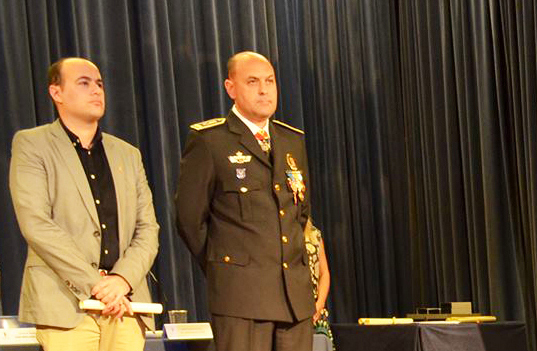La Policia Local reconeix la tasca dels bombers voluntaris Marià Martínez i David Cortés 