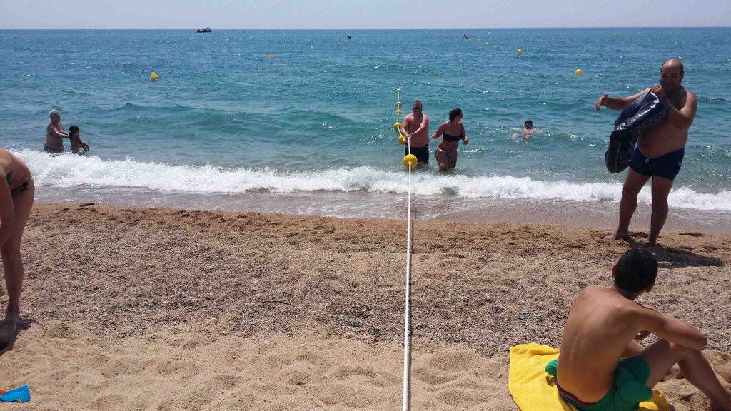 L'Ajuntament instal·la dues línies de vida a la platja 