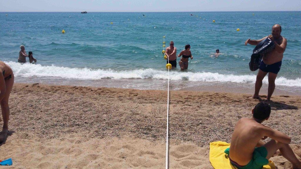Instal·len dues línies de vida més a la platja de Malgrat Centre