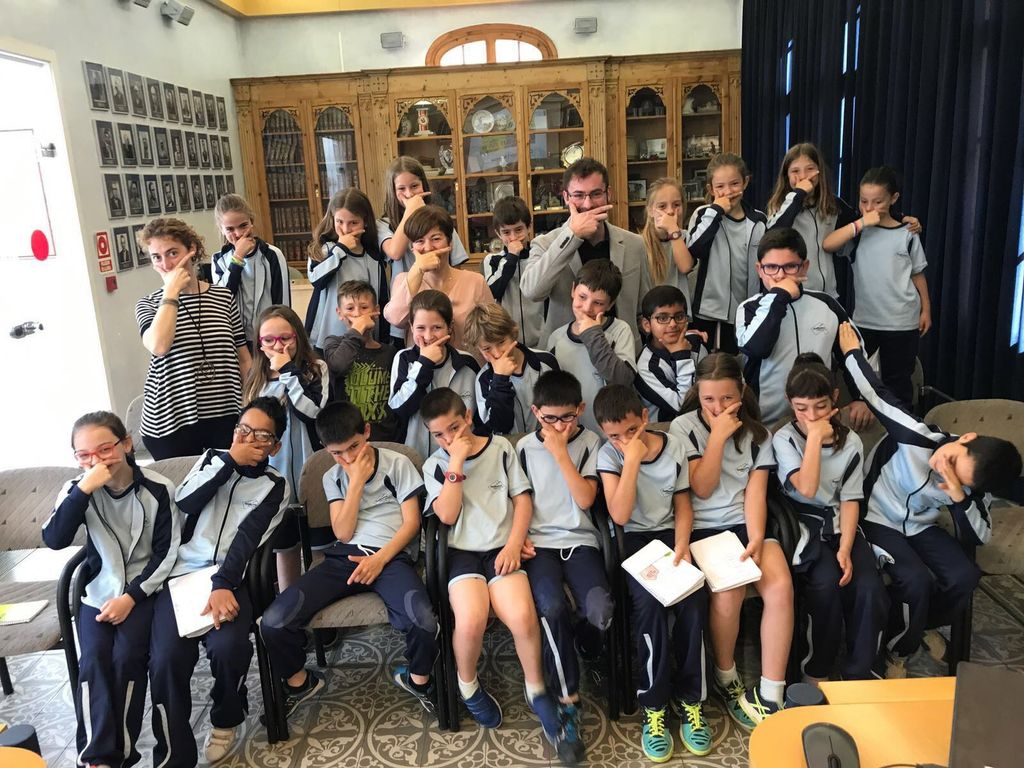 Alumnes de 3r de les Escoles Fonlladosa visiten l'Ajuntament 