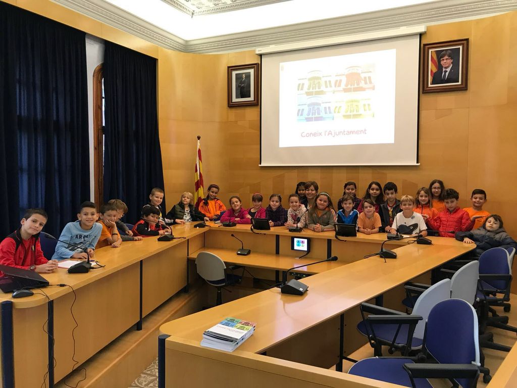 Alumnes de 3r de Primària de l'Escola Mare de Déu de Montserrat visiten l'Ajuntament