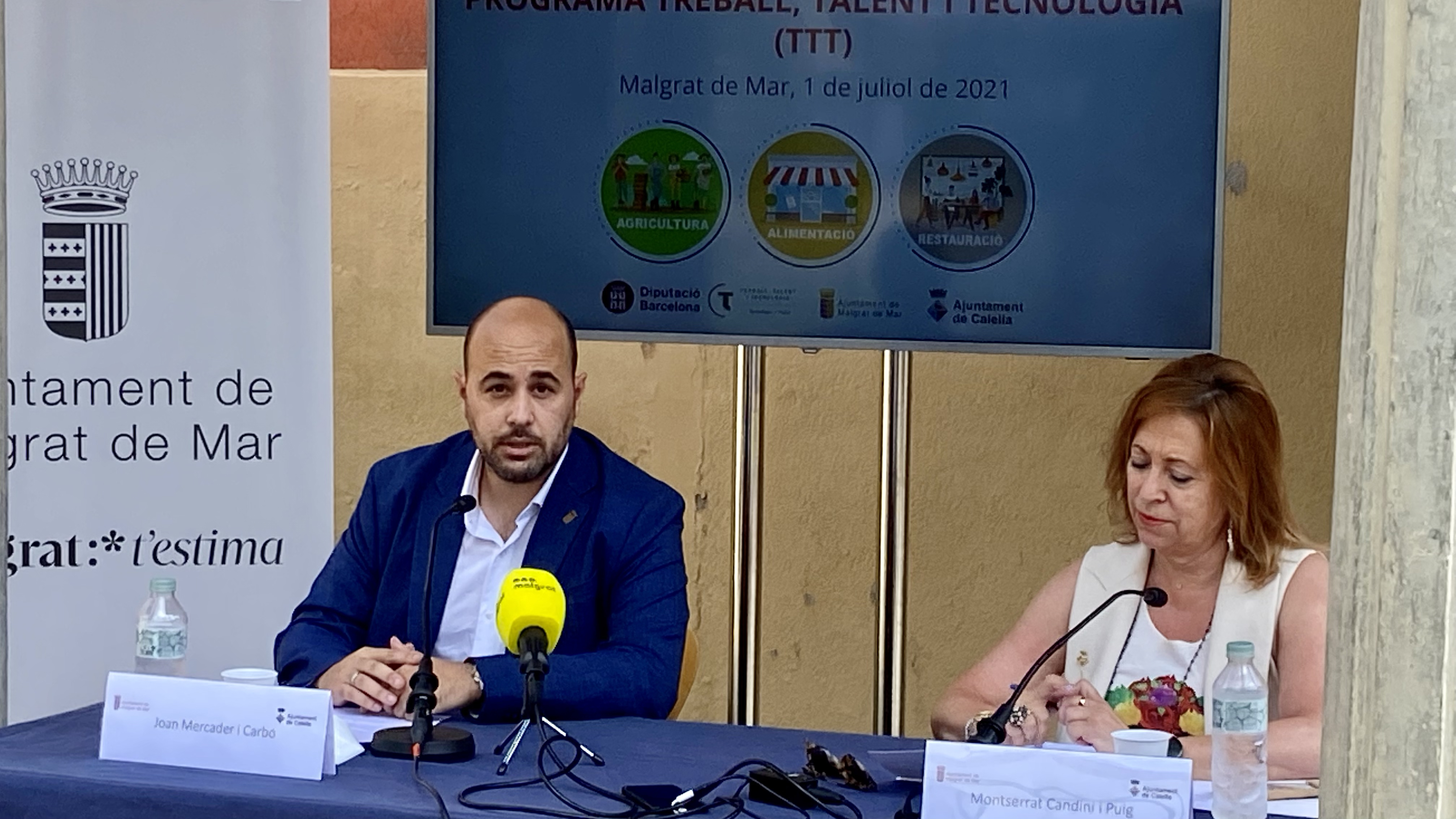 L'alcalde de Malgrat, Joan Mercader, i l'alcaldessa de Calella, Montserrat Candini, aquest migdia durant la presentació del programa. Foto: AjMalgrat.