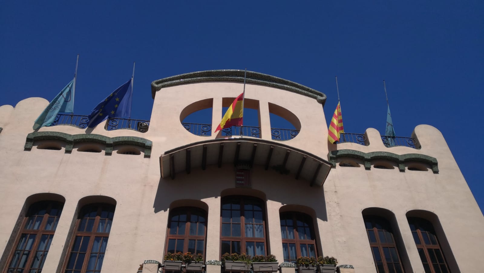 L'Ajuntament decreta dol oficial en record de totes las víctimes de la pandèmia 