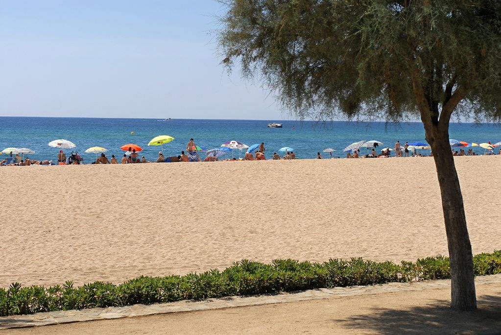 Malgrat i 15 municipis més del Maresme demanen a l'Estat no haver de pagar les taxes d'ocupació de les platges