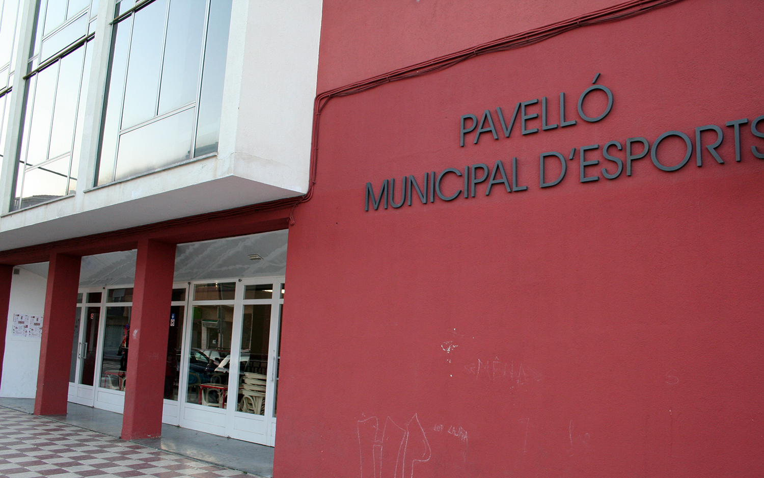 Imatge d'arxiu del pavelló municipal d'esports de l'avinguda Tarragona. Foto: AjMalgrat. 