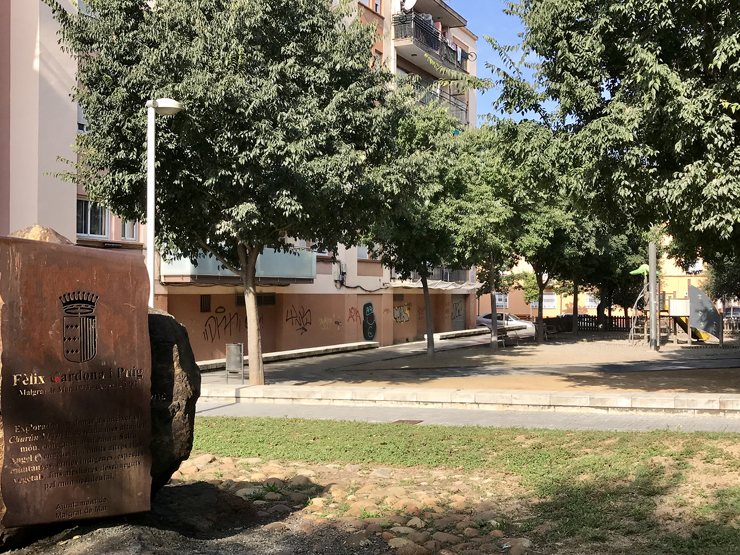 Una imatge de la plaça de Fèlix Cardona aquest matí. Foto: AjMalgrat.