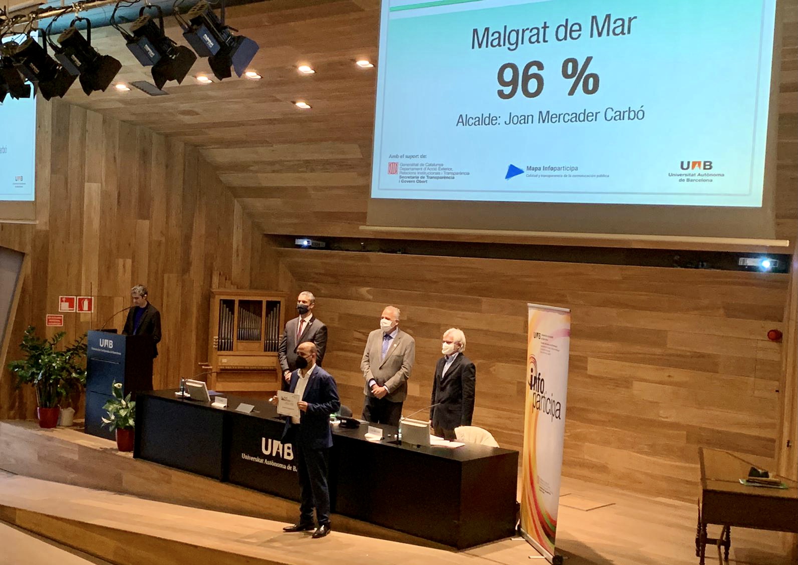 Imatge del lliurament dels guardons aquesta tarda a l'auditori de la UAB. Foto: AjMalgrat. 