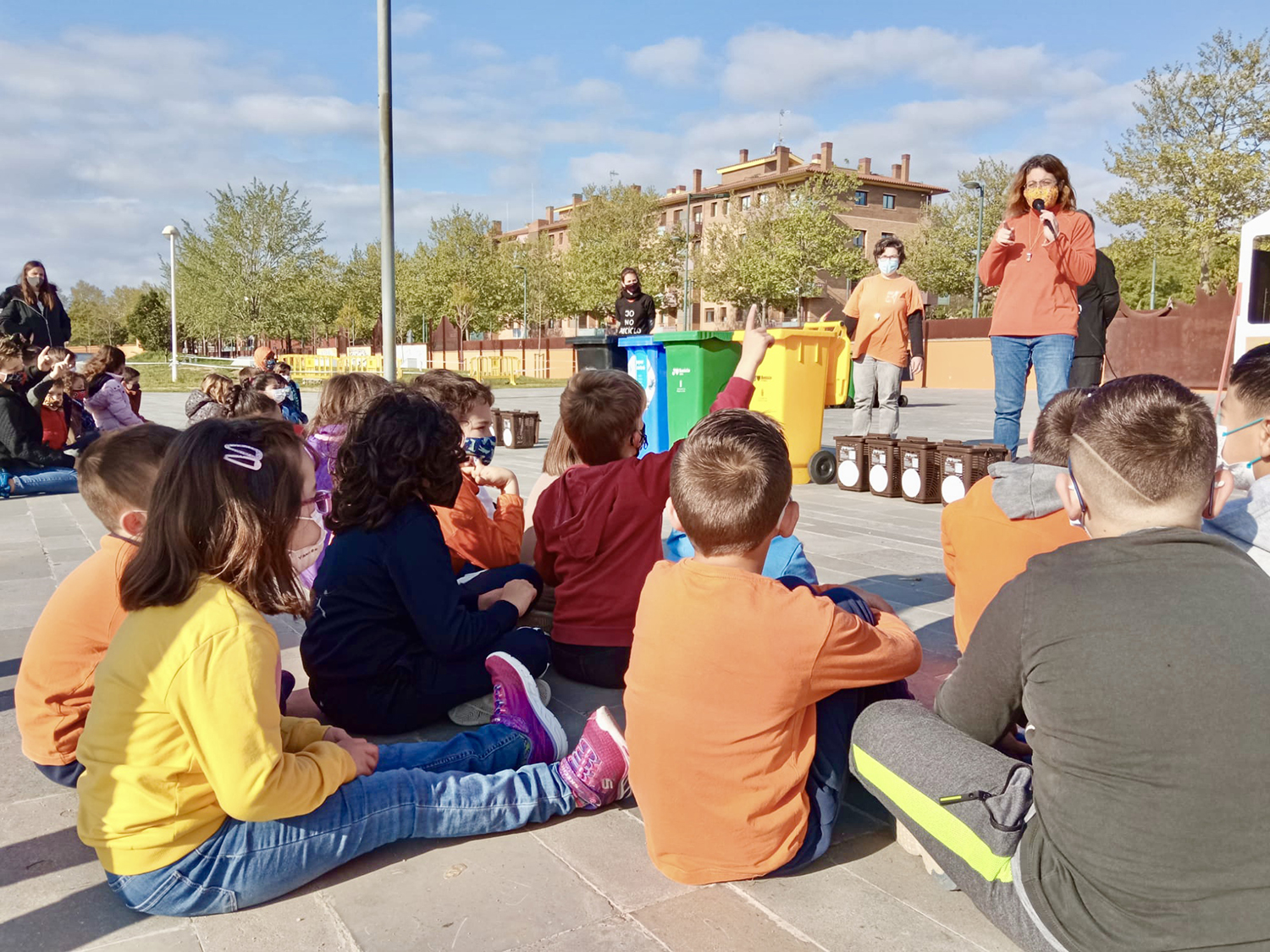 230 nenes i nens participen aquesta setmana en el Joc de l'Orgànica i enjardinen el Parc Francesc Macià