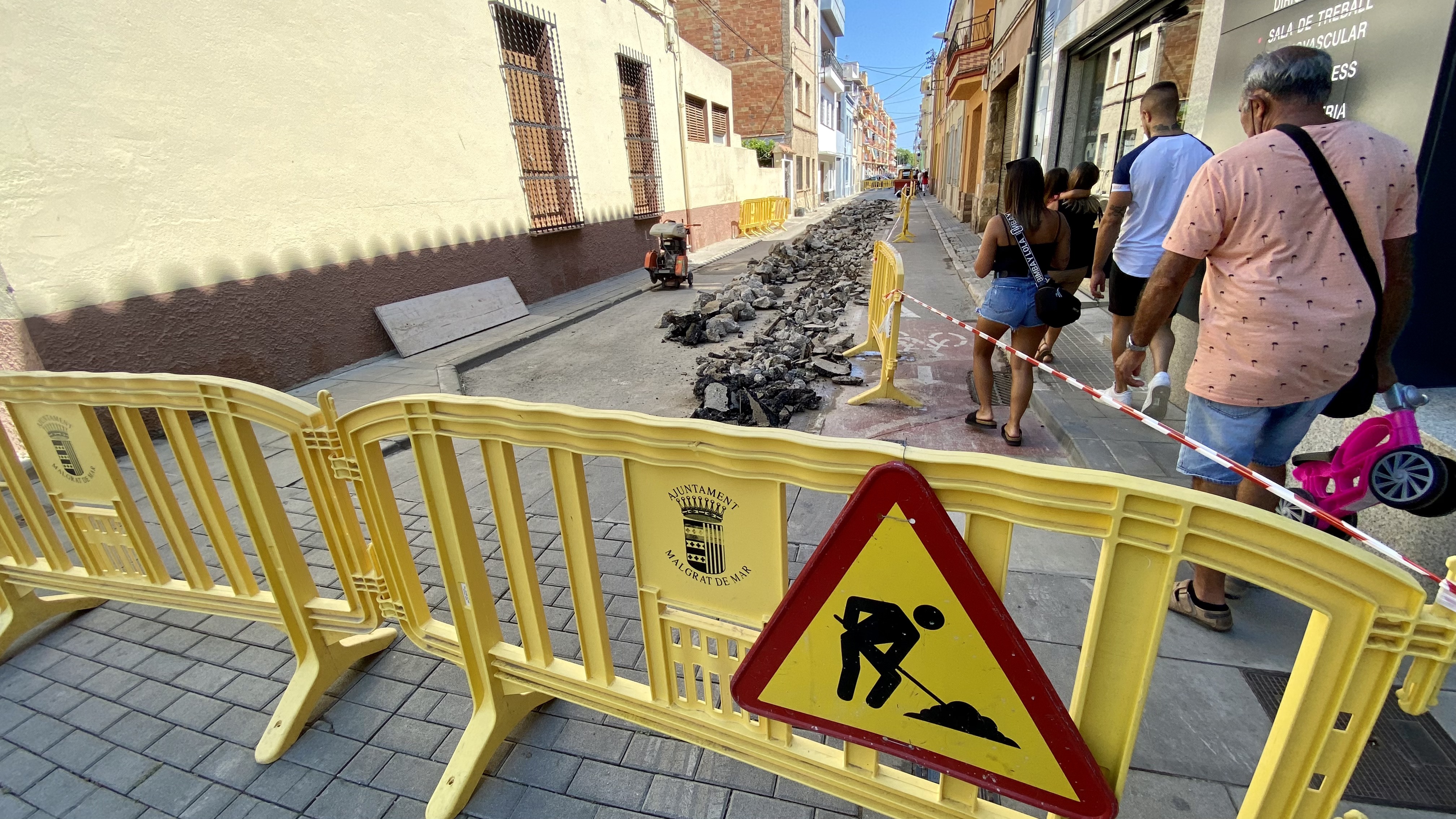 Comencen les obres per reparar un tram de canonada del clavegueram del carrer del Carme