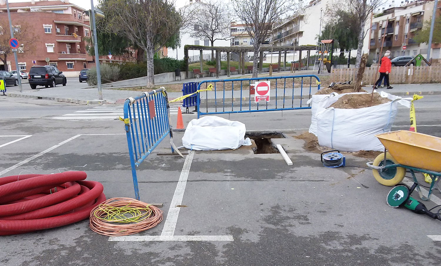 Comencen les obres de l'estació de recàrrega per a vehicles elèctrics