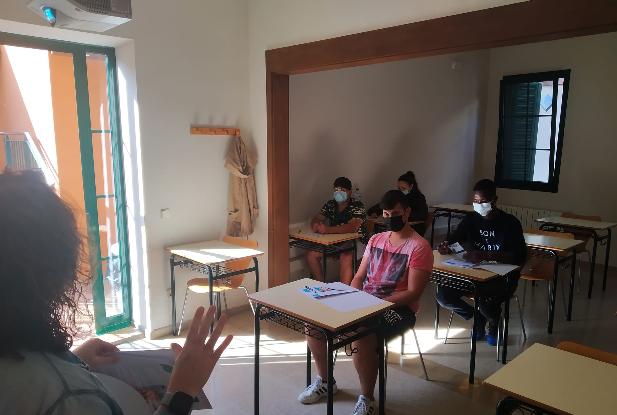 Ocupació, Formació i Empresa presenta el Servei Local d'Ocupació als joves del projecte 'Encara'