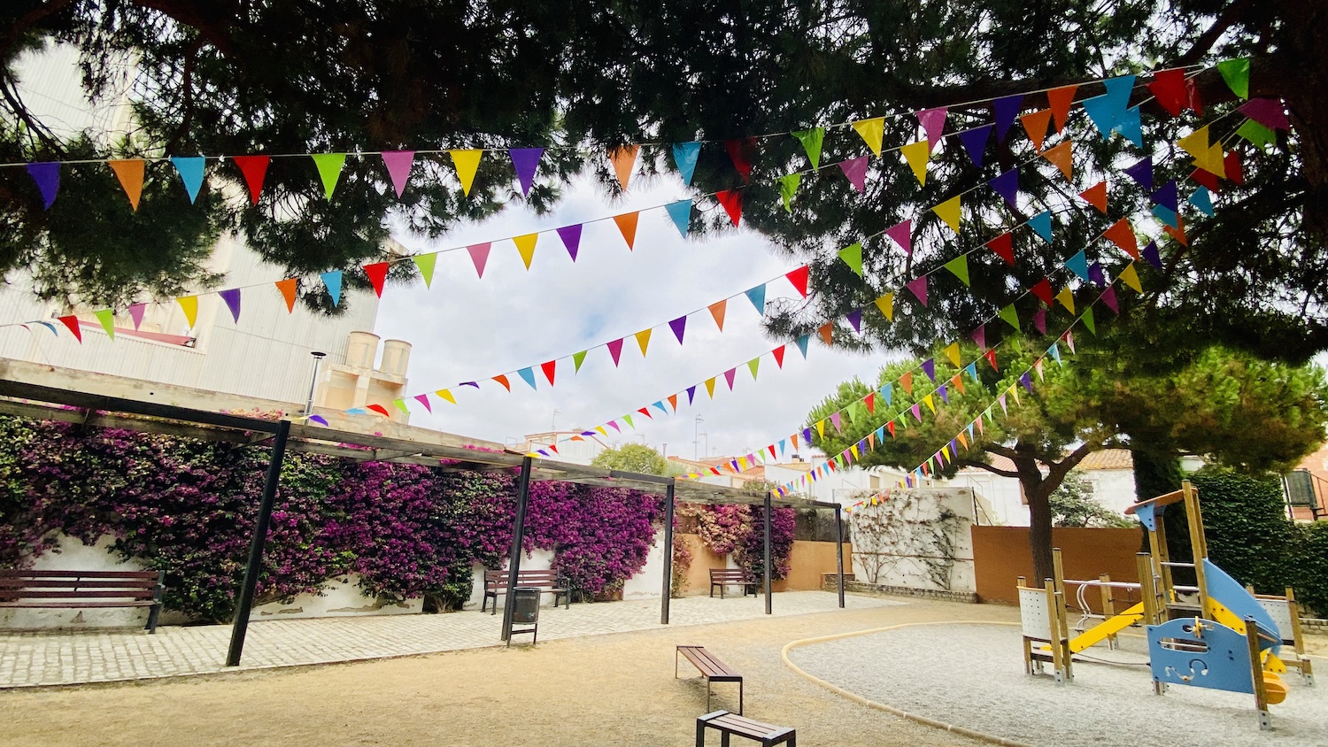 Malgrat s'engalana per als dies d'estiu i de festa major