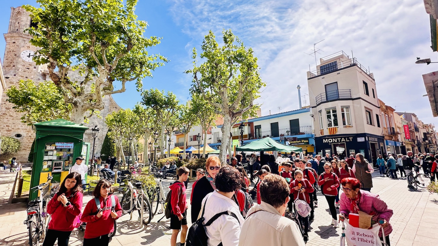 Malgrat viu Sant Jordi al carrer