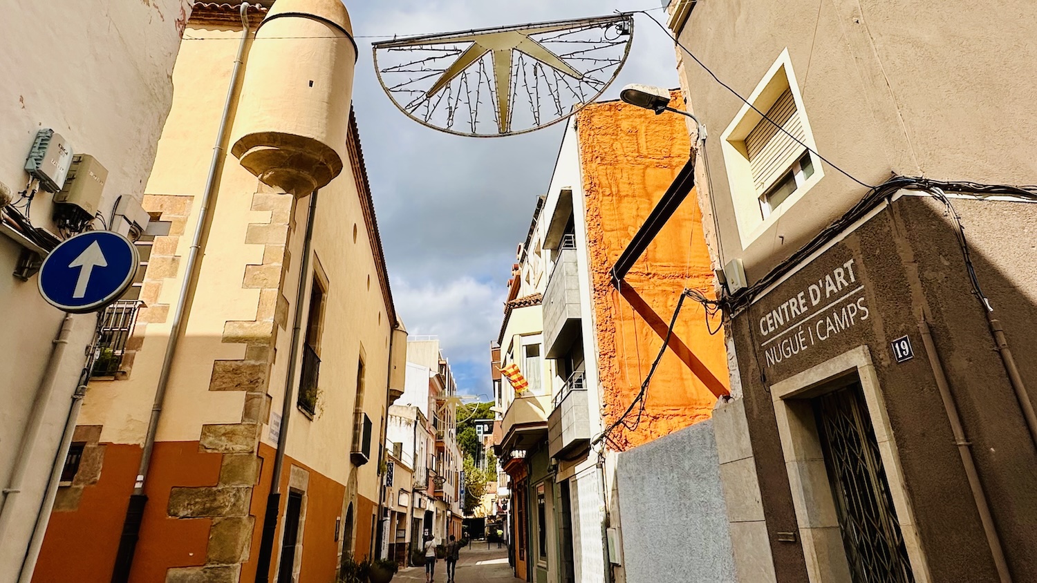 Comencen a instal·lar els llums de Nadal, que s'encendran el 29 de novembre